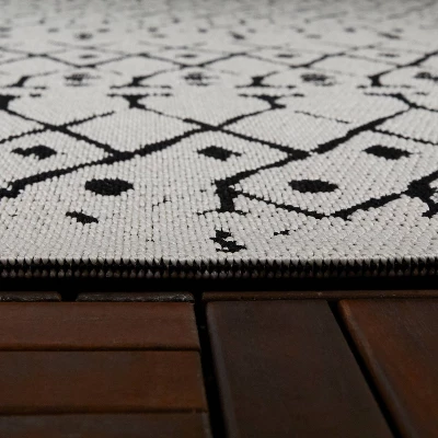 Grace Geometric Indoor/Outdoor Rug Black/White - Project 62™ - Image 4