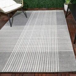 6' X 9' Plaid Outdoor Rug Gray - Project 62â„¢