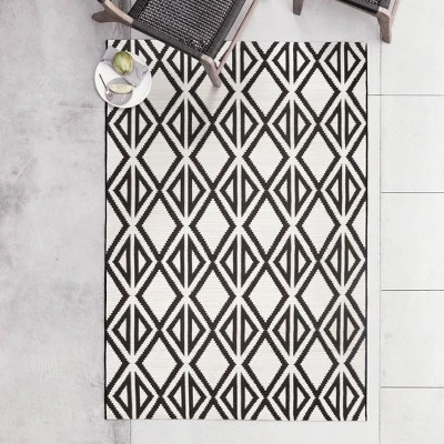 5' X 7' Outdoor Rug Diamond Black - Project 62™ - Image 3